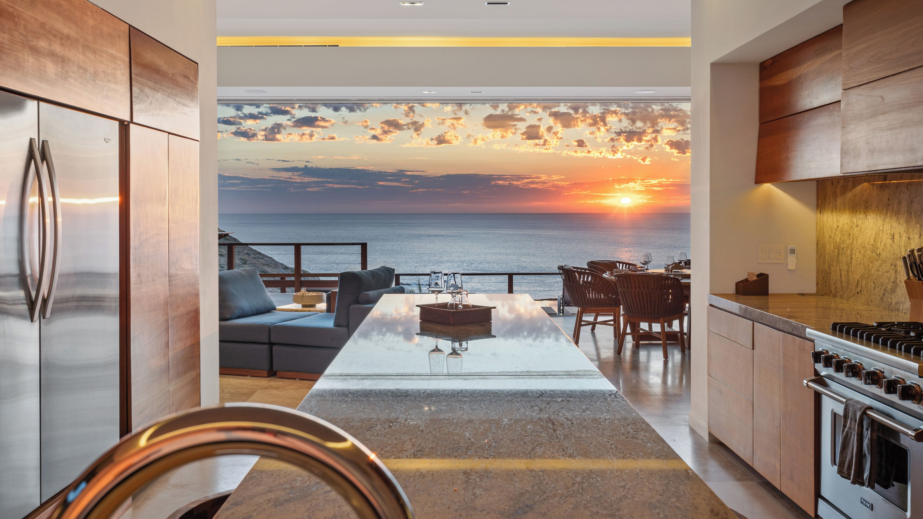 冷蔵庫、電子レンジ、コンロ、食器洗い機