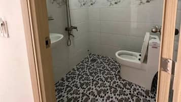 Shower, free toiletries, towels, soap