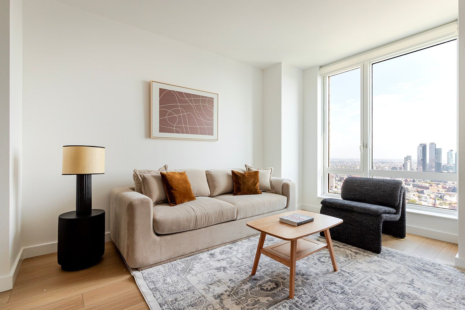 Een televisie en een stereo