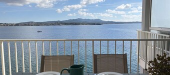 2-bedroom apartment sea view, 3d floor elevator, beach and port, terrace for 6 people