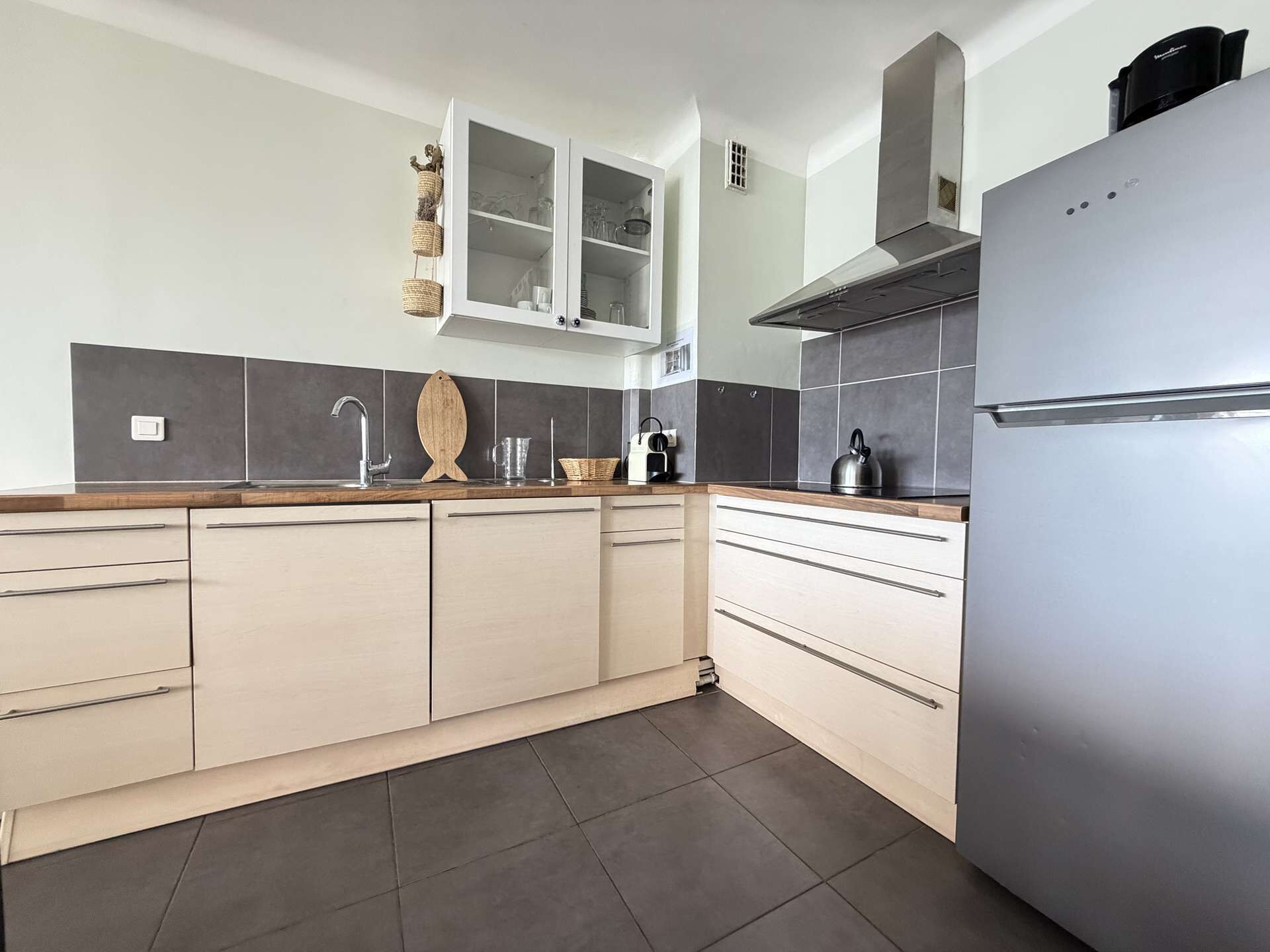 Kühlschrank, Mikrowelle, Ofen, Geschirrspüler