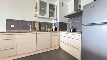 Réfrigérateur, micro-ondes, four, lave-vaisselle