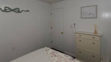 1 dormitorio, tabla de planchar con plancha, wifi gratis y ropa de cama