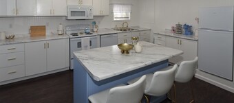 Charming One or Two-Person Getaway Studio in Historic Bedford