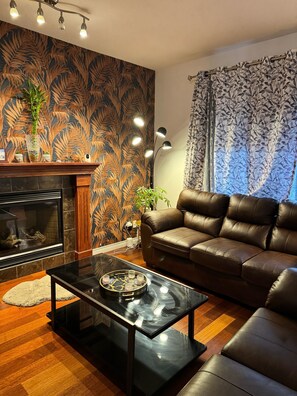 Smart TV, chimenea, videojuegos y reproductor de DVD 