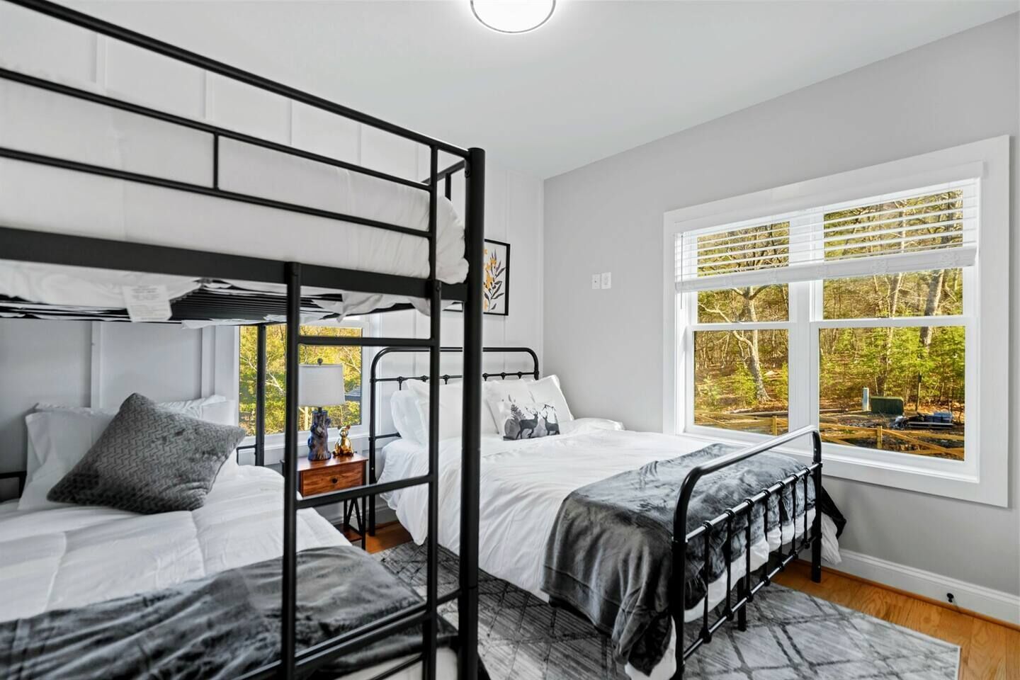 7 عدّة غرف نوم ومكواة/لوح كي وسرير سفر وواي فاي مجانًا