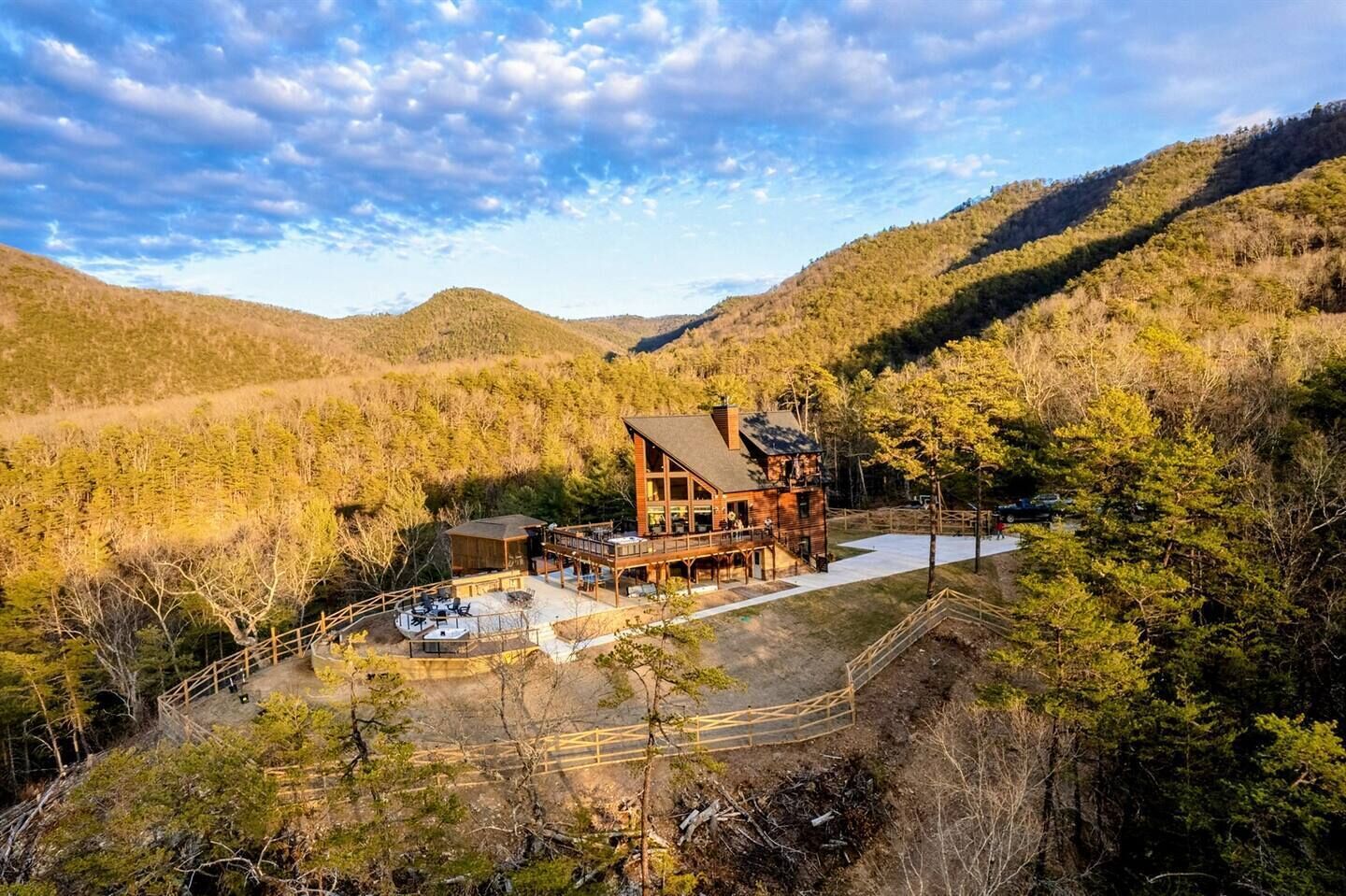 المنشأة  من الخارج