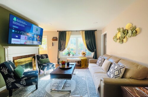 Elegant 3BR/2BA House in the Heart of Princeton + Free Parking