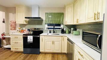 Mikroaaltouuni, uuni, liesi, astianpesukone