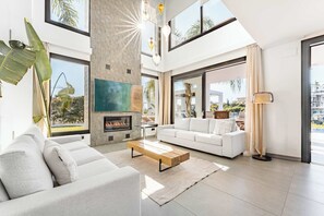 TV, videospill og stereoanlegg