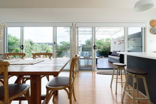 Low Head Coastal Haven: Your Seaside Escape