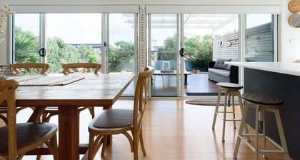 Low Head Coastal Haven: Your Seaside Escape