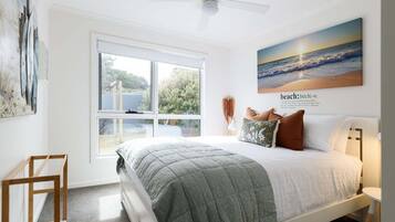 3 slaapkamers, een strijkplank/strijkijzer, wifi