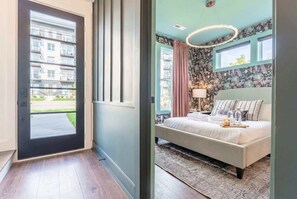 4 bedrooms, desk, iron/ironing board, WiFi - CMA Fest rooftop fire pit, garage, chef’s kitchen near Broadway (Nashville)