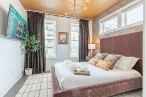 4 bedrooms, desk, iron/ironing board, WiFi