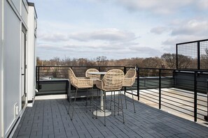 Unclassified image, 4 of 48, button - Nashville hot tub retreat near Germantown, sleeps 10 in 3 bedrooms (Nashville)