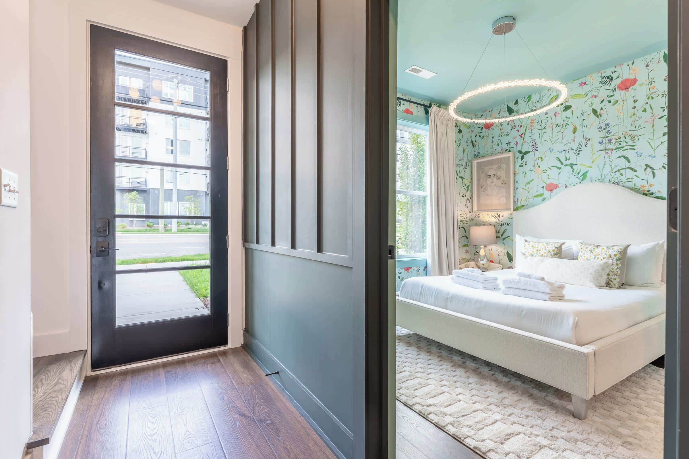 4 slaapkamers, een bureau, een strijkplank/strijkijzer, wifi