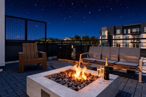 A rooftop terrace with a fire pit, outdoor seating, and a night sky view. - Fall getaway: bold design home sleeps 12, chef kitchen, 4BR/3.5BA in Nashville (Nashville)