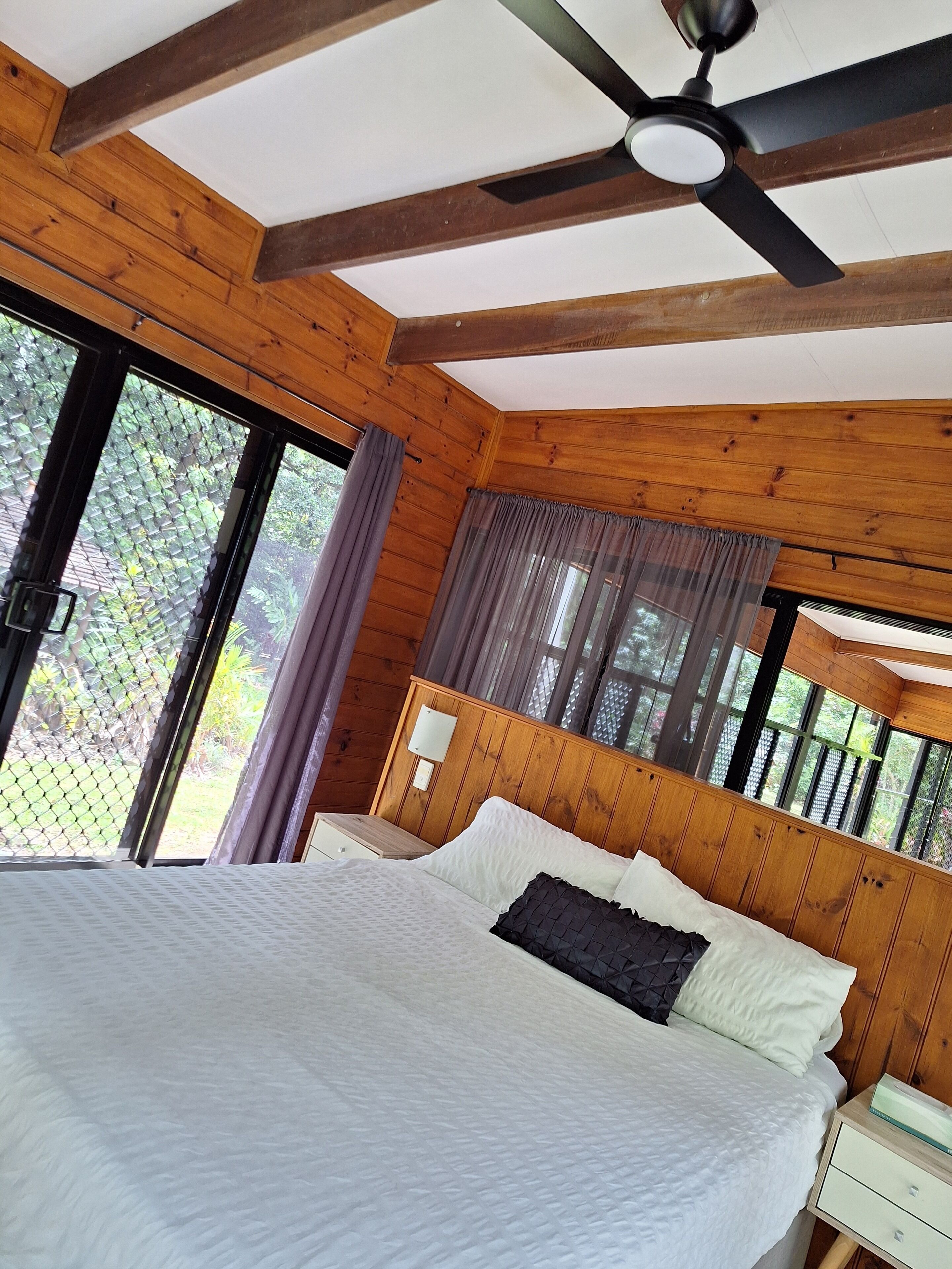 3 chambres, fer et planche à repasser, Wi-Fi gratuit, draps fournis