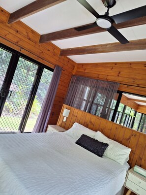 3 chambres, fer et planche à repasser, accès au Wi-Fi (inclus)