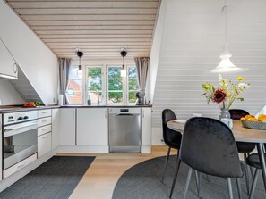 Fridge, oven, dishwasher, cookware/dishes/utensils