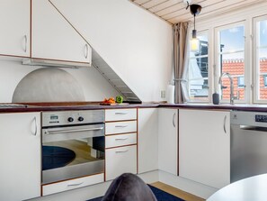 Fridge, dishwasher, cookware/dishes/utensils