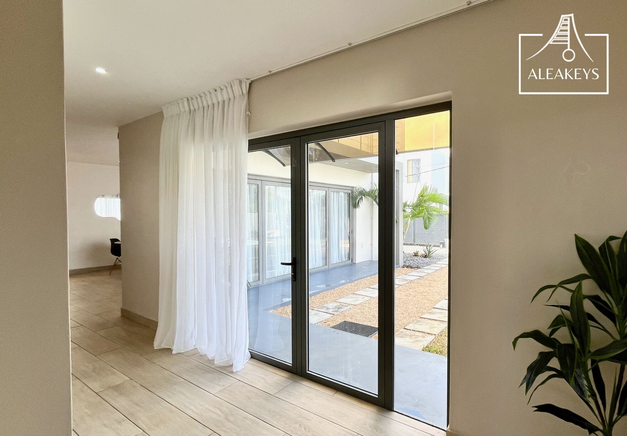 المنشأة من الداخل