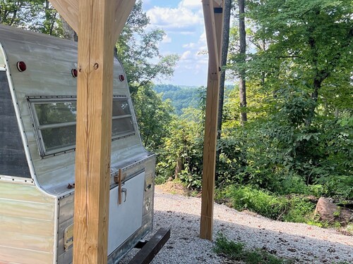 NEW! Retro 1970s Camper 24-Mile Ridgetop Views, Stargazing & Private Retreat