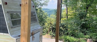 NEW! Retro 1970s Camper 24-Mile Ridgetop Views, Stargazing & Private Retreat