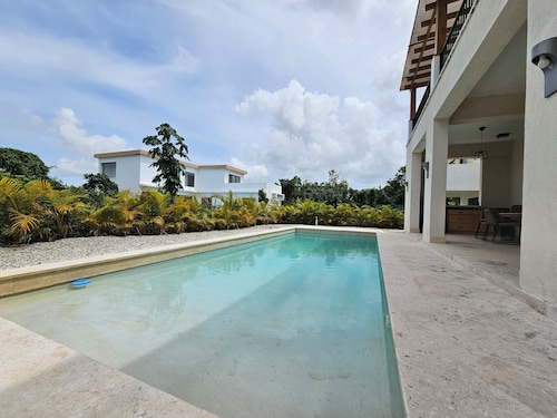 Villa with private pool (ideal for groups)