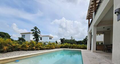 Villa with private pool (ideal for groups)