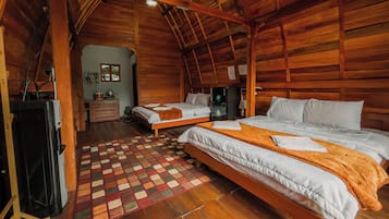 Familie-feriehus - udsigt til have | Skrivebord, gratis Wi-Fi