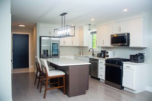 ميكروويف، موقد طهي مسطح، غسالة أطباق