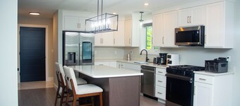 Welcome to your cozy Raymond retreat — a warm, family-friendly house.