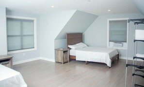 4 bedrooms, iron/ironing board, internet