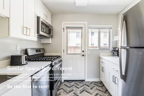 Fridge, microwave, oven, stovetop - Blueground | Menlo Park, view, nr Flood Park (Menlo Park)