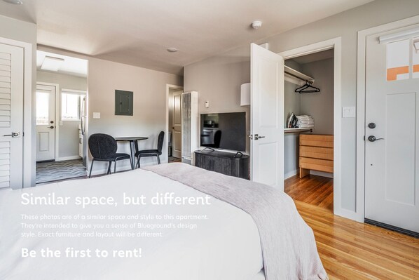 Iron/ironing board, WiFi, bed sheets - Blueground | Menlo Park, view, nr Flood Park (Menlo Park)