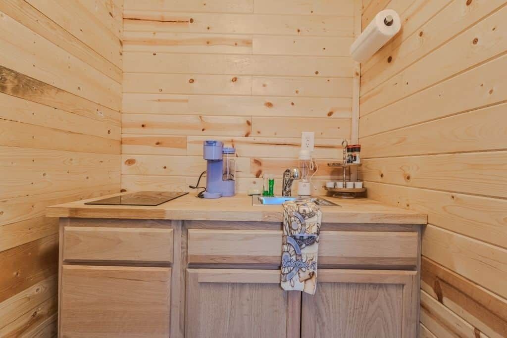 Fridge, microwave, stovetop, cookware/dishes/utensils