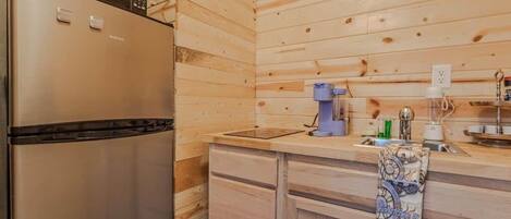 Fridge, microwave, stovetop, cookware/dishes/utensils