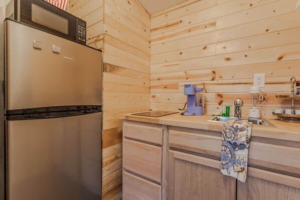 Fridge, microwave, stovetop, cookware/dishes/utensils