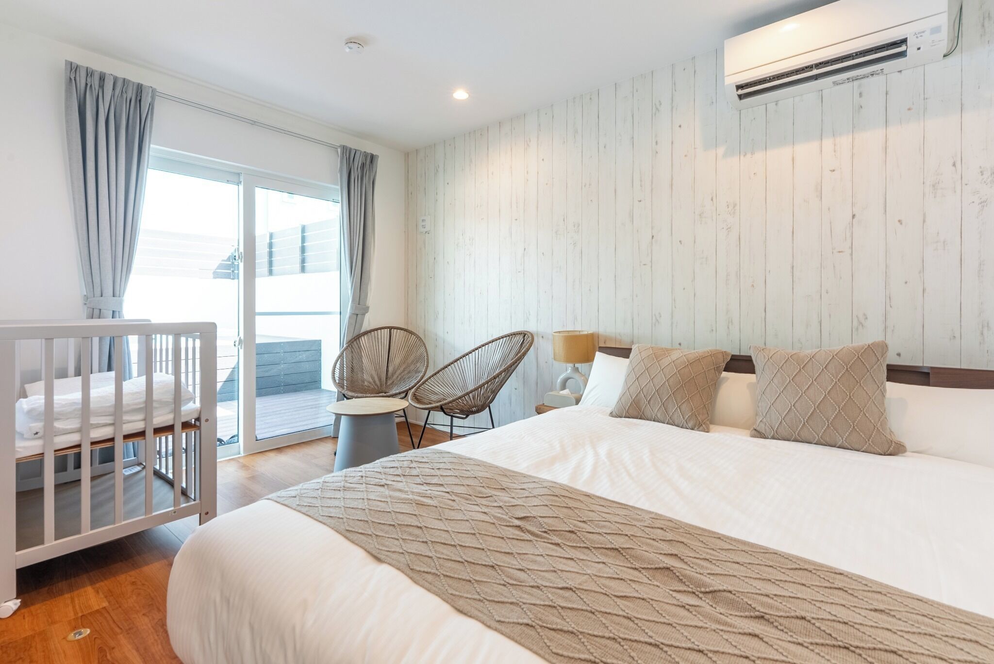 5 habitaciones, tabla de planchar con plancha y wifi gratis 