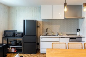 Fridge, microwave, cookware/dishes/utensils