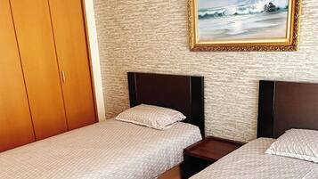 2 bedrooms, desk, iron/ironing board, free WiFi