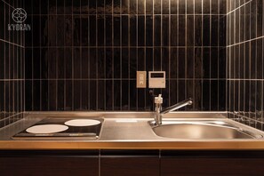 Fridge, microwave, stovetop, cookware/dishes/utensils