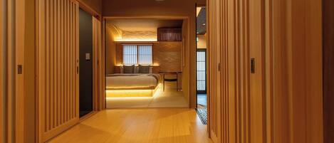 3 habitaciones, escritorio, tabla de planchar con plancha y wifi gratis