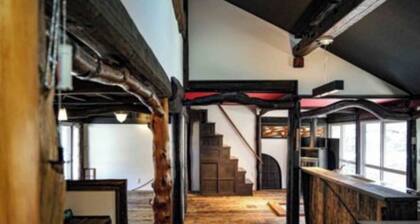 A quiet place to spend a day in an old house with a great view / Shinshiro Aichi