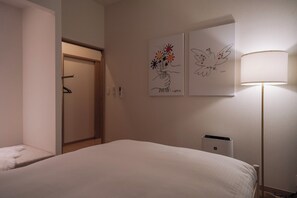 2 室のベッドルーム、デスク、WiFi (無料)、ベッドシーツ