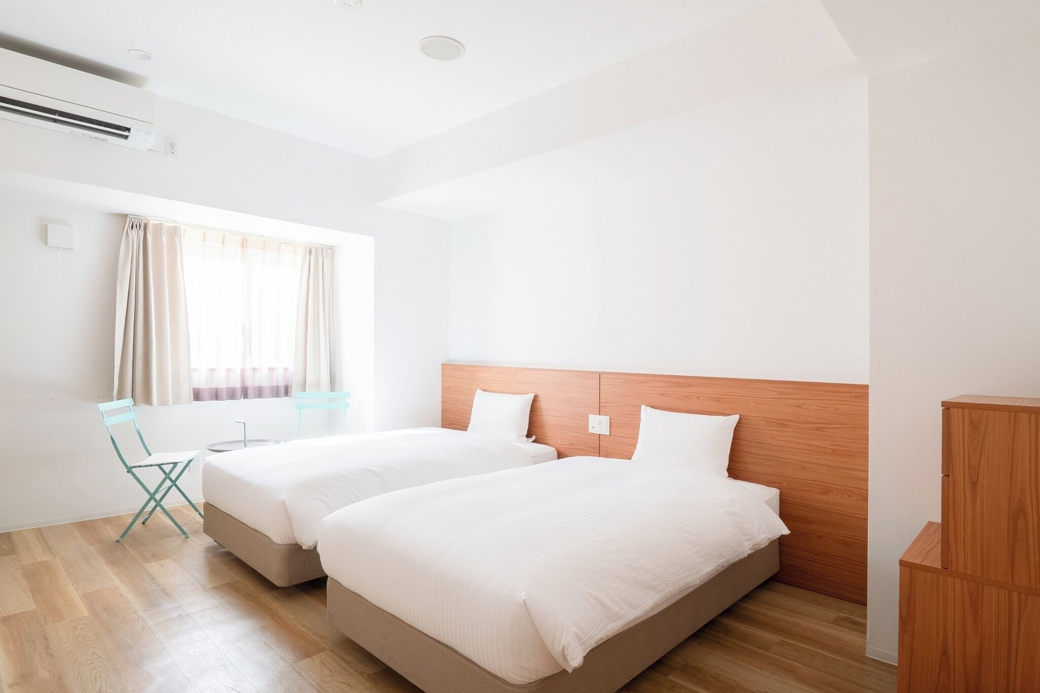 1 habitación, escritorio, tabla de planchar con plancha y wifi gratis 