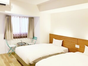 1 室のベッドルーム、デスク、アイロン / アイロン台、WiFi (無料)