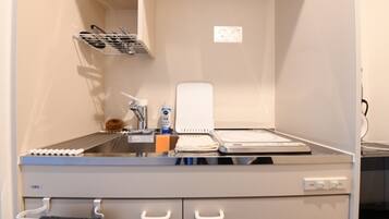 Fridge, microwave, stovetop, cookware/dishes/utensils